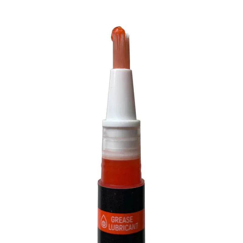 4UANTUM LUBRICANT grease pen applicator with orange grease for easy application