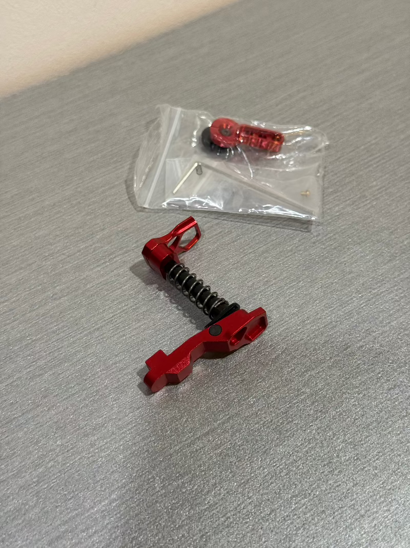 IPSC CNC BOUTON CHARGEUR/SELECTEUR DE TIR ROUGE M4 - DISTRICT AIRSOFT