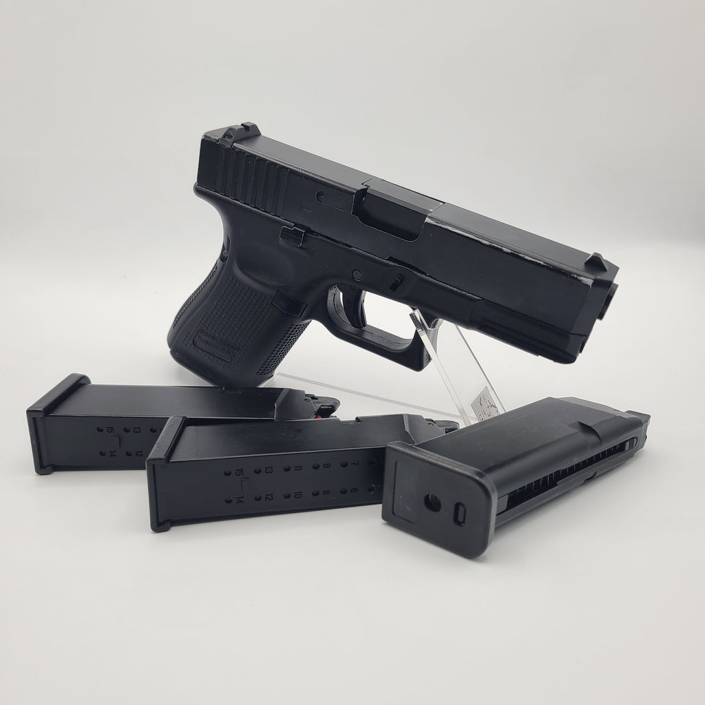 E&C G19 airsoft pistol with three magazines, designed for realistic shooting experiences.