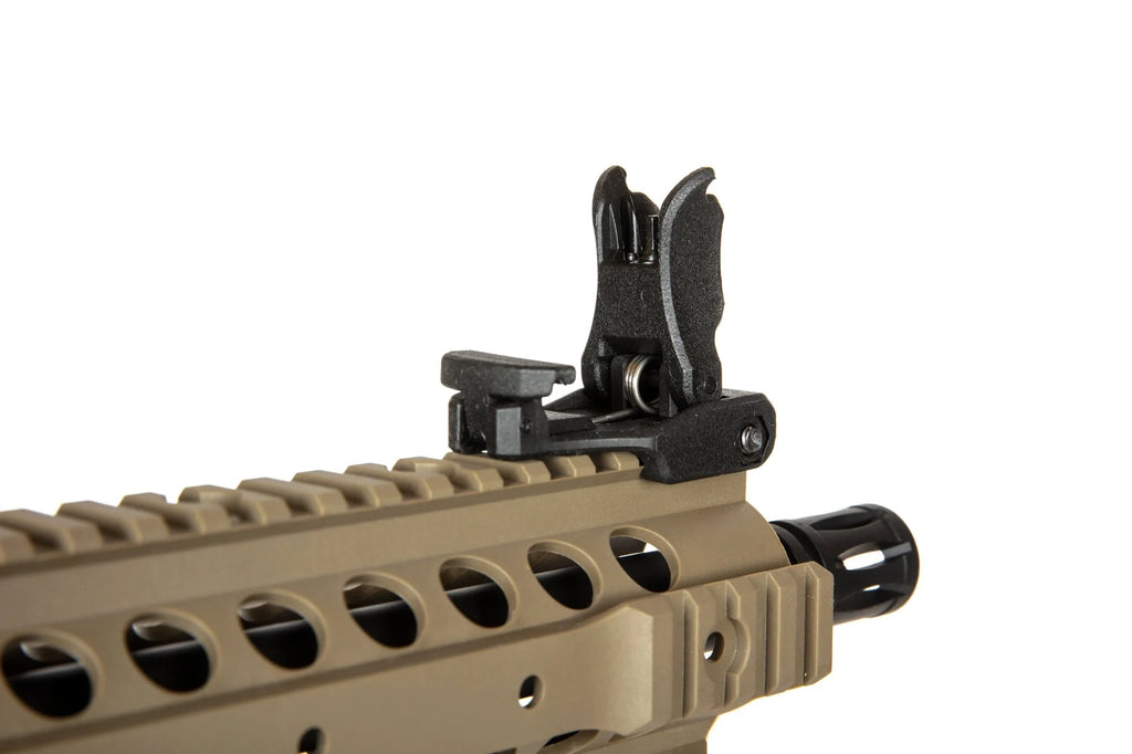 Détail du viseur arrière du pistolet airsoft AEG Specna Arms F01 couleur tan