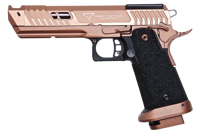 Army Armament Pistolet TTI Sand Viper with textured black grip and tan slide