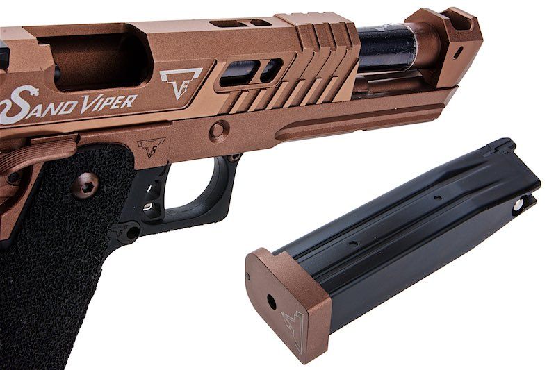 Army Armament Pistolet TTI Sand Viper in tan with black magazine detached